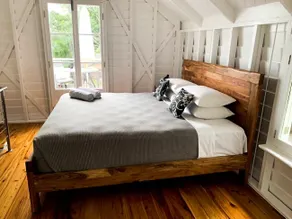 Understated Elegant Cottage in Port Douglas - Image 3