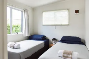 Orewa Kiwi Cabins - Image 3