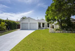 Kailani Beach House - LJHooker Yamba - Image 2