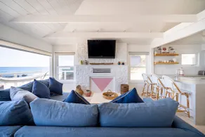 Malibu Road Ocean Front House Direct Beach Access - Image 2