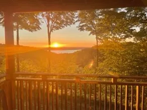 Cali King 2 room with fireplace sleeps 5(4 adults) - Image 2