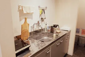 Spacious 5per Family-Friendly Room w Kitchenette - Image 4