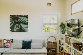 Secluded garden, beautiful bath, art filled home. - Image 3