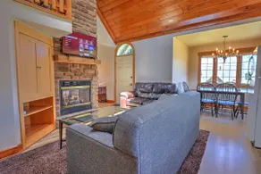 Cozy Cottage With Fireplace, Seasonal Pool/Hot Tub - Image 3