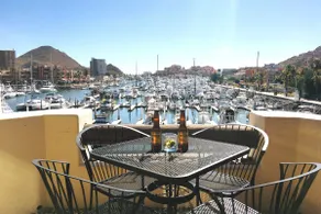 Beautiful Condo in the Marina minutes from the Beach - Image 4