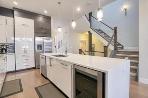 Lux Family Home - Calgary Inner City - 7 Min to DT - Image 3