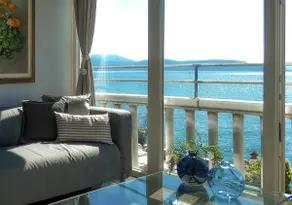 Luxury Lake View Apartments - Image 3