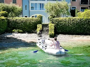 Luxury Lake View Apartments - Image 2