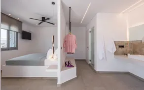 Angelica's Deluxe Rooms in Adamas - Image 3