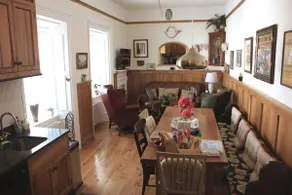 Johnston House: Historic Village Retreat - Image 2