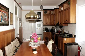 Johnston House: Historic Village Retreat - Image 3