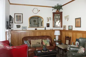 Johnston House: Historic Village Retreat - Image 4