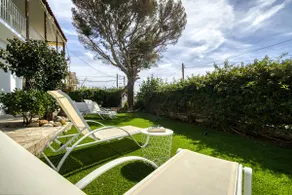 Bougainvillea Hillside Summer House with Jacuzzi - Image 4