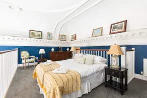 Stylish space in an old ballroom inc parking Docks - Image 2