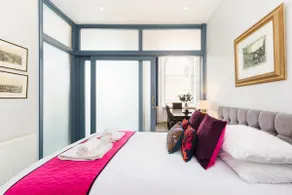 Stylish space in an old ballroom inc parking Docks - Image 3