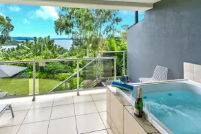 Blue Water Views 14 Large 2 bedroom 2 bathroom - Image 3