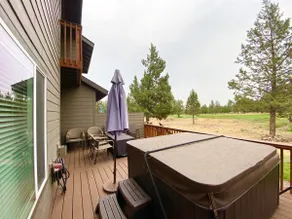 Modern Eagle Crest Basecamp: Hot Tub, & EV Ready! - Image 3