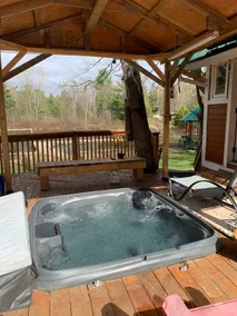Luxury Waterfront Cottage with Hot Tub in Downtown Washago, Ontario - Image 3