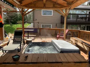 Luxury Waterfront Cottage with Hot Tub in Downtown Washago, Ontario - Image 4