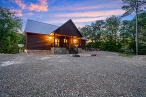 Secluded on the banks of Lower Mt. Fork River! - Image 4