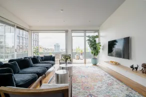 Sydney City Penthouse, vast City & Harbor Views - Image 4