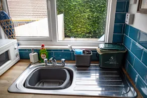 Chalet, Mumbles, 4 guests, parking, patio, no pets - Image 5