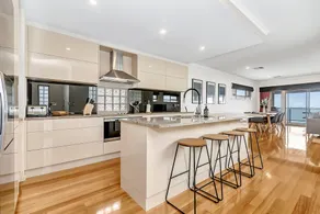 Ochre Point Beach House on Moana Seafront - Image 2