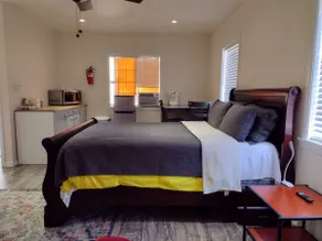Charming, Spacious and Private Place - Unit H - Image 2