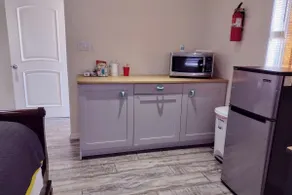 Charming, Spacious and Private Place - Unit H - Image 4
