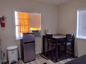 Charming, Spacious and Private Place - Unit H - Image 3