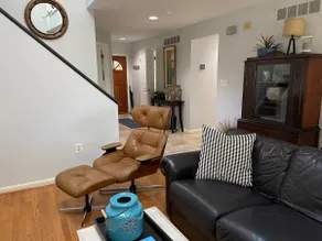 Annapolis-4 Bed 3 Bath, 2 blocks from Stadium. - Image 2