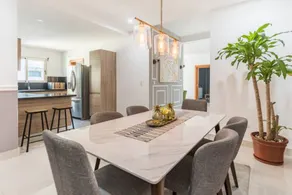 Bright & Spacious Apt In City central Getaway - Image 2