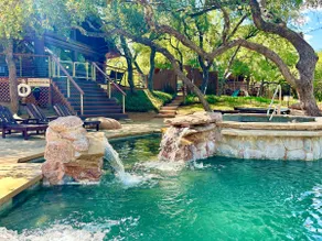 Lakefront boatdock, pool, sauna, outdoor fireplace - Image 2