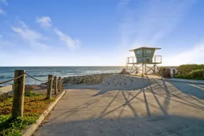 BEACHSIDE PENTHOUSE IN OCEANSIDE - Image 2