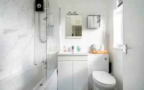 Ascot 2 Bedroom Apartment with Parking - Image 3