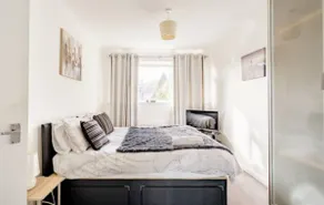 Ascot 2 Bedroom Apartment with Parking - Image 4