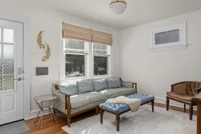 Cozy 3 Bedrm *Central *Near Cafes *Pets*Yard*Kids - Image 3