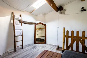April Home - Image 5