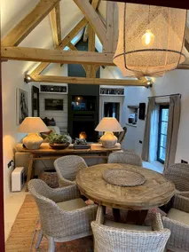 Luxury Cotswolds Barn w Hot tub -Nr Farmers Dog - Image 4
