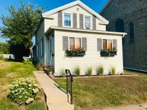 Fenced Yard, 2 blks to town-10 Min to Starved Rock - Image 3