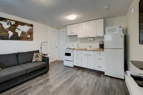 Blue House Suite - Image 4