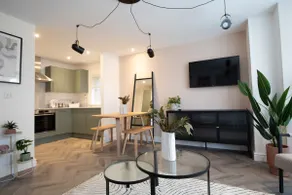 Pinot Perch With Free Underground Parking - Image 3