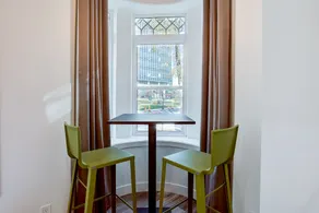 Urban and Historic Loft on Grande-Allée - Image 4