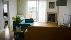 Large & Stylish Home - Perfect for Groups Near SF - Image 3