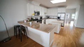 Large & Stylish Home - Perfect for Groups Near SF - Image 4