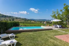 Relax in the Tuscan vineyards with a private pool - Image 3