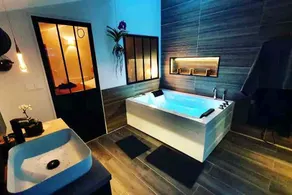 Jacuzzi, sauna, terrace and private parking **** - Image 4