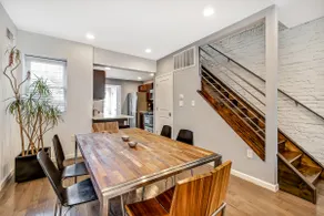 City Garden Home: Modern Appointed 2Bed w/ Office - Image 5