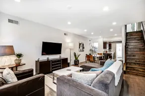 City Garden Home: Modern Appointed 2Bed w/ Office - Image 4