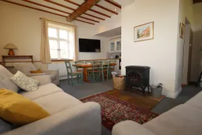 Waterside Cottage, stunning country views, Norwich - Image 4